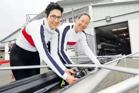 Es klappt auf Anhieb: Corinna Bachmann (links) und Elke Müsel auf dem Trainingsgelände im Reffenthal.