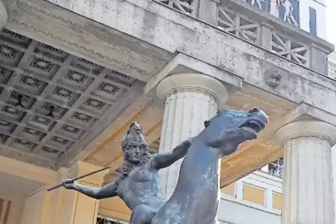 Franz von Stucks Amazone steht normalerweise vor der Villa. Zum Jubiläum ist sie ins Neue Atelier des Künstlergebäudes gezogen.