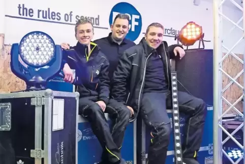 Andy Reeg (Mitte) mit seinen Mitarbeitern und Freunden Kevin Heydweiller (links) und Julian Schlosser. Zusammen mit Timo Deimlin