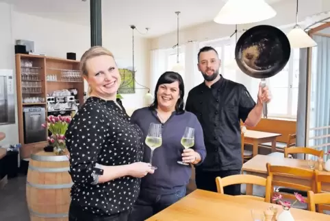 Bringen frischen Wind ins „Bäuerlein“ (von links): Anne Dittmer, Sandra Gebhardt und Karl Dittmer.