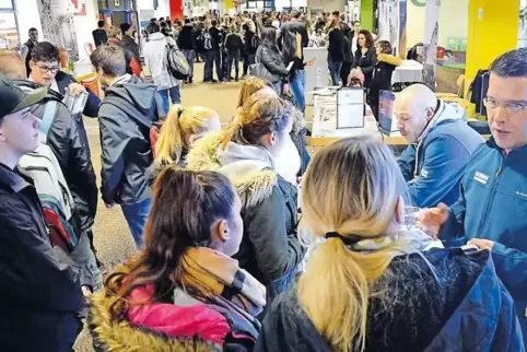 Zumindest meist gut besucht: die Berufsinformationsbörse der städtischen Wirtschaftsentwicklungsgesellschaft, hier 2016 in der R