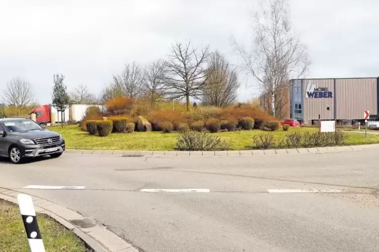 Die Arbeiten am Weber-Kreisel wirken sich auch auf den Busverkehr aus.