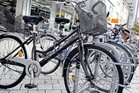 Ob die Räder auch gut gesichert sind? Die Polizei gibt in der kommenden Woche Tipps zum Schutz vor Fahrraddiebstahl.