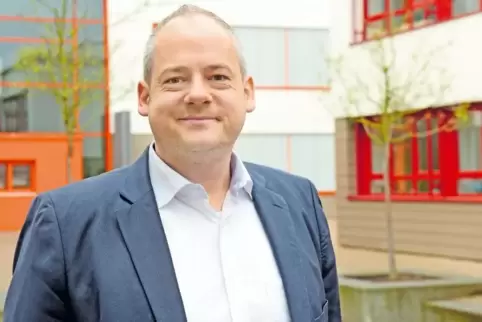 Schulleiter Martin Storck ist mit der Entwicklung des Maxdorfer Lise-Meitner-Gymnasiums zufrieden – und vom G8-Modell überzeugt.
