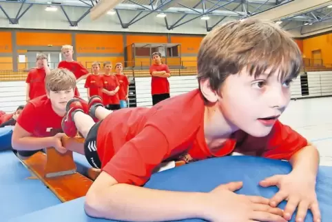 Nicht immer ist der Ball im Spiel: Die Teilnehmer des Handball-Camps der HSG Dudenhofen/Schifferstadt werden auch im Koordinatio