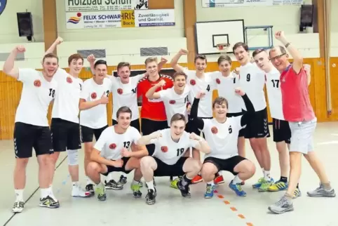 Jubelszenen: Die A-Jugend der TG Waldsee feiert in der Rheinauenhalle nach dem Sieg gegen TSG Haßloch die Pfalzmeisterschaft.