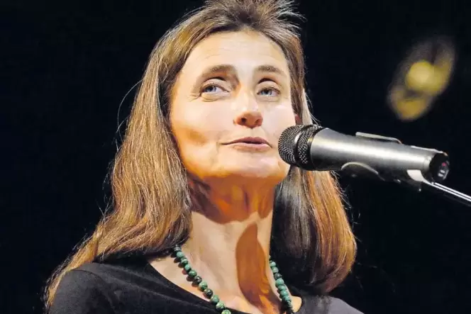 »Ich bin ihr immer hinterhergehinkt«, sagt Root Leeb über die Hauptfigur ihres Romans. »Ich bin ihr immer hinterhergehinkt«, sagt Root Leeb über die Hauptfigur ihres Romans.