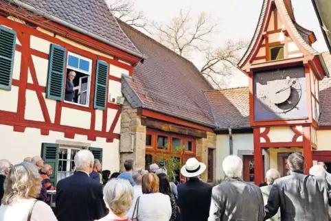 Seit 20 Jahren prägt die astronomische Uhr (rechts oben) den Innenhof des Museums.