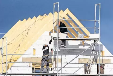Zum Bau von Wohnhäusern will der Regionalverband Rhein-Neckar den Kommunen wieder mehr Flächen bewilligen. Das ist nicht verwund