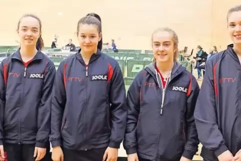 Die U18-Mädchen-Pfalzauswahl beim Deutschland-Pokal: von links Victoria Schaaff aus Höhfröschen, Isabelle Schütt vom TTC Nünschw