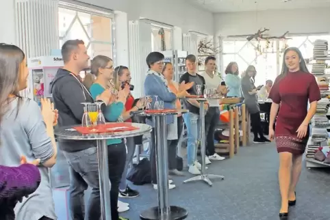 Kam beim Publikum gut an: Bei der Modenschau wurden auch gestrickte Kleider und Miniröcke gezeigt.