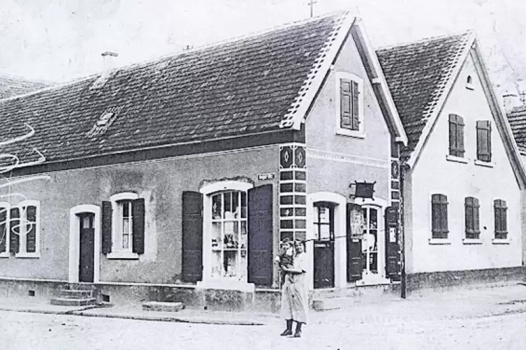 Eine der ersten Aufnahmen des Gebäudes von 1923.