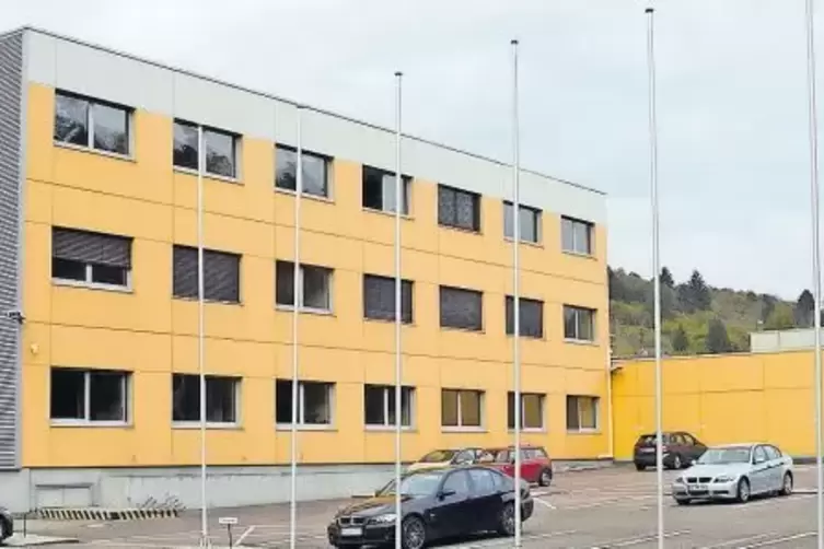 Das Reno-Geb&auml;ude am Schwarzbach entspricht vom Grundriss her nicht dem Bedarf einer Verwaltung. Gro&szlig;e Fl&auml;chen blieben ungenutzt.