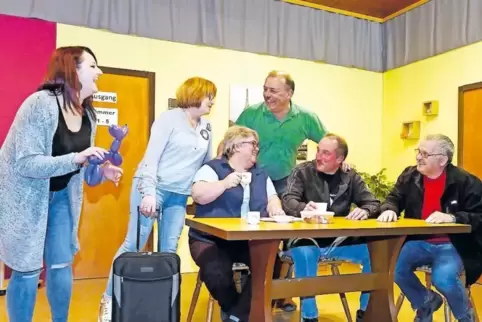 Bei der Probe im Sängerheim: Manuela Schneider, Alina Schneider, Matthias Welker (hinten von links); Petra Müller, Thomas Schrei