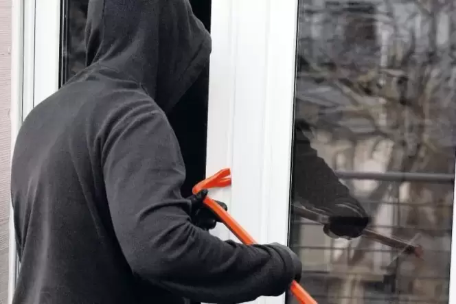 Wohnungen sind oft besser gesichert als früher, beobachtet die Polizei: In 60 Prozent der erfassten Einbruchsfälle blieb es beim Wohnungen sind oft besser gesichert als früher, beobachtet die Polizei: In 60 Prozent der erfassten Einbruchsfälle blieb es beim