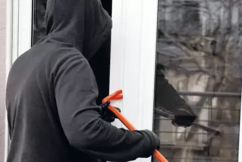 Wohnungen sind oft besser gesichert als früher, beobachtet die Polizei: In 60 Prozent der erfassten Einbruchsfälle blieb es beim