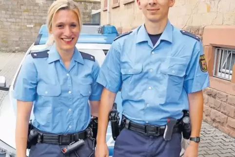 „Wir helfen gerne“: Sarah Scheib und Andreas Mut sind Polizeikommissare in der Grünstadter Inspektion. Vergangene Woche wurden s