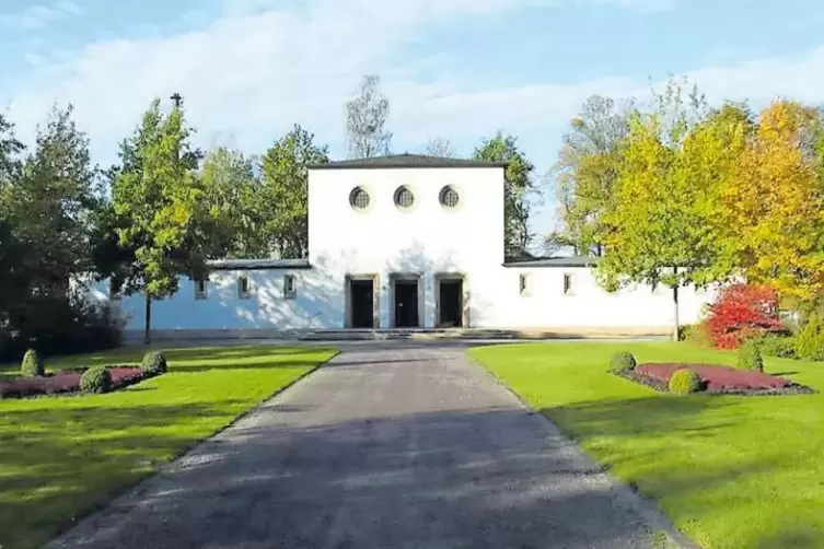Markanter Bau: die Trauerhalle.