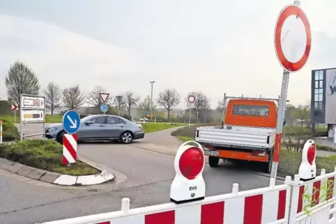 Der Kreisel wurde am Mittwoch für rund fünf Wochen gesperrt.