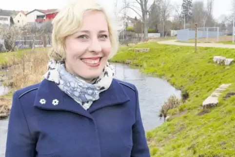 „Mein Lieblingsort“: Stefanie Seiler beim Spazierengehen im Woogbachtal.