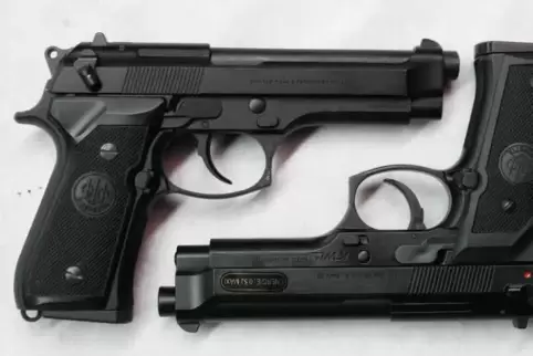 Täuschend echt: Softair-Waffe, hier der Nachbau einer Beretta. Foto: FRei 