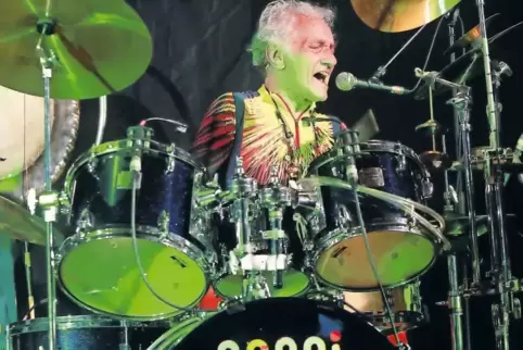 77 ist Mani Neumeier inzwischen, doch bei dem, was der Drummer in Ruppertsberg ablieferte, kannt man nur sagen: Rockmusik hält o