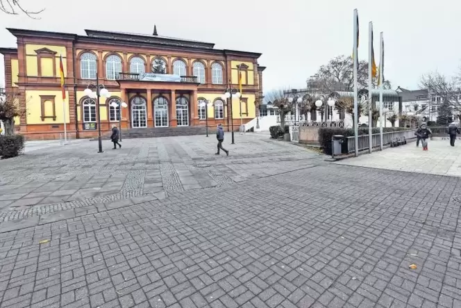 Die Fußgängerunterführung wird als wenig einladend wahrgenommen. Die Fußgängerunterführung wird als wenig einladend wahrgenommen.