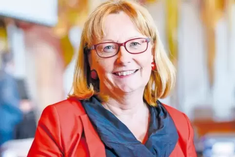 Beate Steeg bei der offiziellen Ernennung zur Dezernentin am 19. März im Stadtrat.