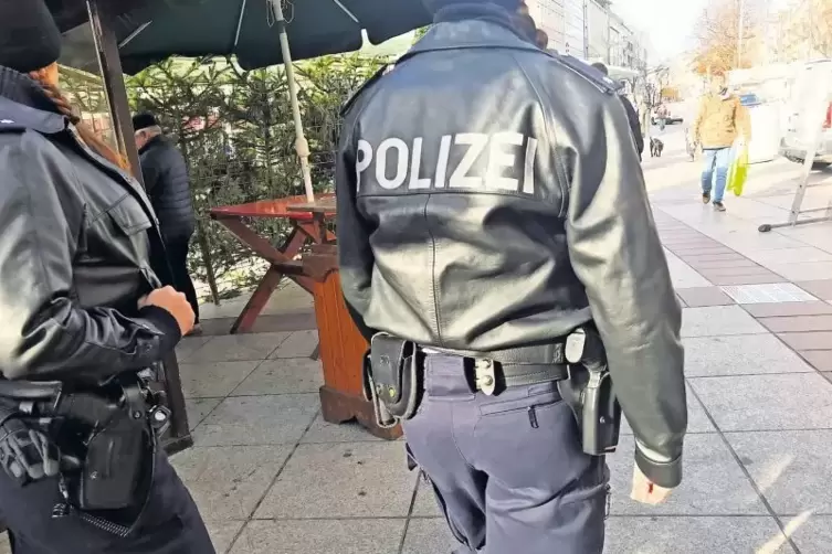 Polizeistreife auf dem Ludwigshafener Weihnachtsmarkt im vergangenen Jahr – aufgrund des Anschlagsversuchs in 2016 wurden die Si