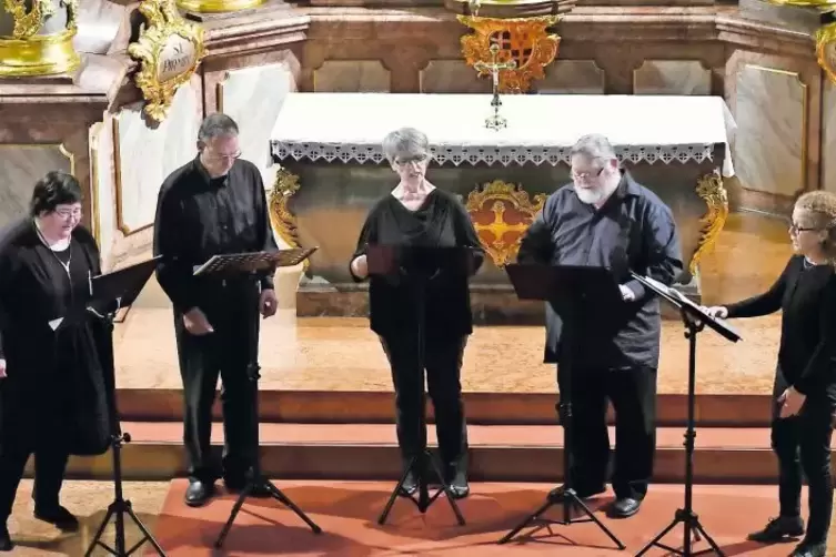 Ihre Dynamik ist ausdrucksvoll, die Abstimmung untereinander ausgewogen: die Kurpfälzer Madrigalisten beim Zwei-Kirchen-Konzert 