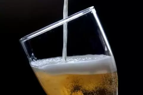 Bei vier Promille ist das Leben in Gefahr. Mit Bier ist der Wert nur schwer zu erreichen.  Symbolfoto: dpa