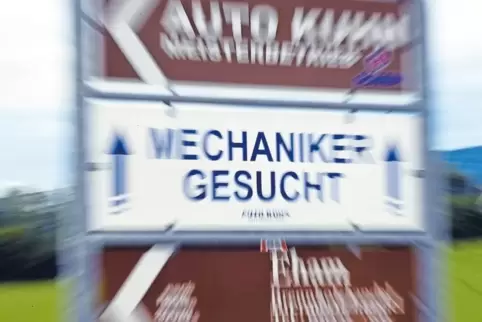 „Selbst wenn Firmen jeden passend qualifizierten Arbeitslosen in Deutschland einstellen würden, verblieben offene Stellen, die n