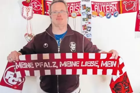 Fußball ist seine große Leidenschaft: Erik Schilling drückt nicht nur den Trulber Kickern die Daumen, sein Herz gehört auch dem 