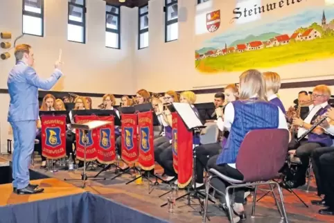Die Leistung von Dirigent Reinhard Kehr und seinen Musikern wurde vom Publikum mit großen Applaus belohnt.