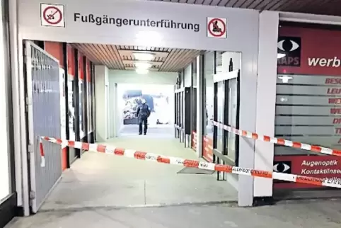 Tatort ist eine Einkaufspassage in der Passauer Innenstadt – ein bei jungen Leuten beliebter Treffpunkt.