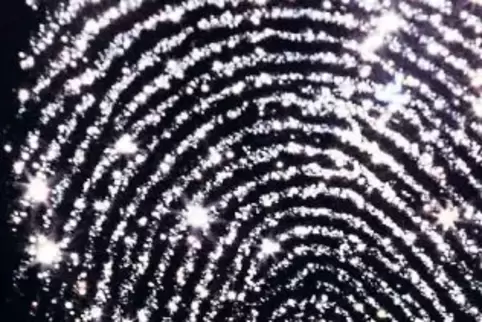 Biometrische Merkmale wie der Fingerabdruck sollen dafür sorgen, dass der Personalausweis schwerer zu fälschen ist.