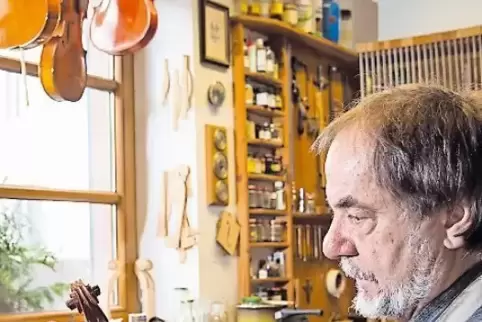 Ein Himmel voller Geigen: Ernst Kaeshammer bei der Arbeit.