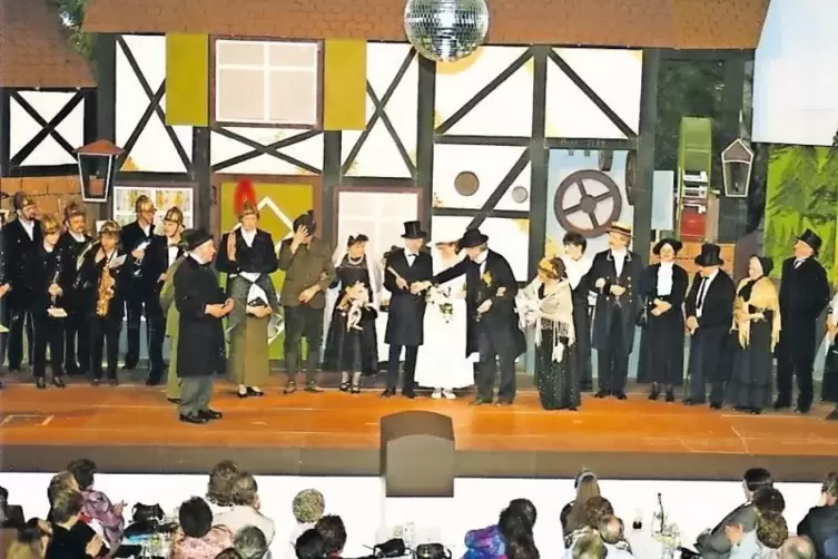 Erste Vorstellung nach längerer Pause: „Hochzeit auf dem Mühlenhof“ in der „Dampfnudel“ 1993.