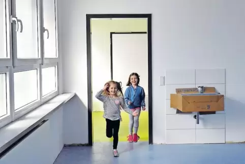 Farben, Farben, Farben: In den Bereichen, in denen sich Kinder aufhalten oder unterrichtet werden, geht es bunt zu.