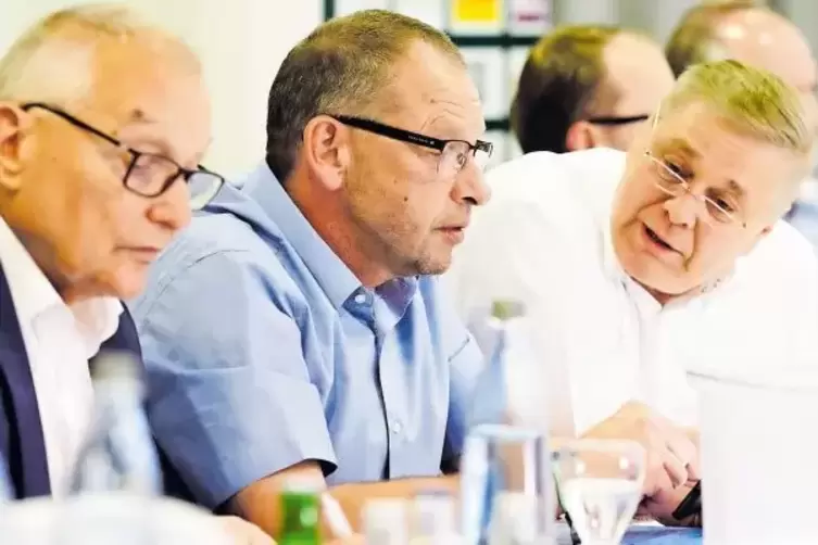 Jahreshauptversammlung. Von links Aufsichtsratschef Dieter Knicker, Finanzvorstand Franz-Holger Woitowitz und Vorsitzender Herbe