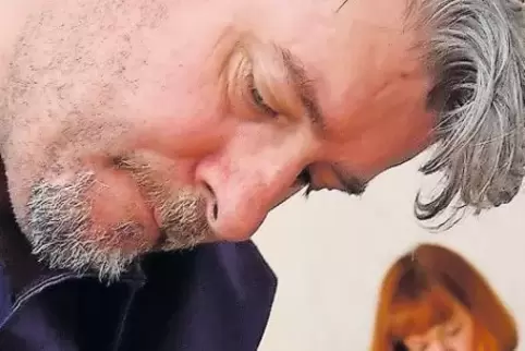 Die Keramiker Michael Moore und Sarah Bartmann bei der Arbeit in Deidesheim.
