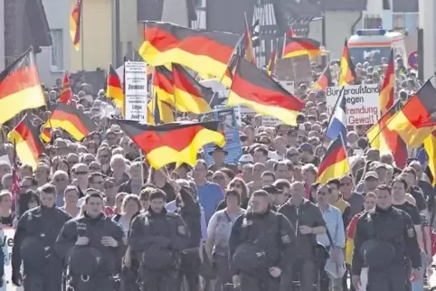 Aus Angst vor einer Frauenbündnis-Demo (unser Bild) sagt die Musikschule eine Veranstaltung ab.