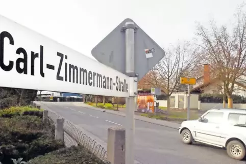 Ein Verkehrsknackpunkt in Dudenhofen: Die Carl-Zimmermann-Straße, in der laut Anwohner das Verkehrsaufkommen hoch sei. Außerdem 