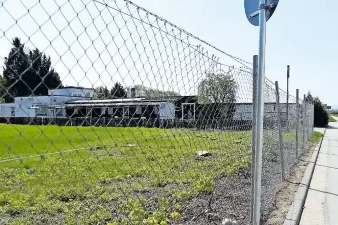 Hier kommt der neue Kindergarten hin: das inzwischen gerodete Gelände an der Weidstraße. Hier kommt der neue Kindergarten hin: das inzwischen gerodete Gelände an der Weidstraße.