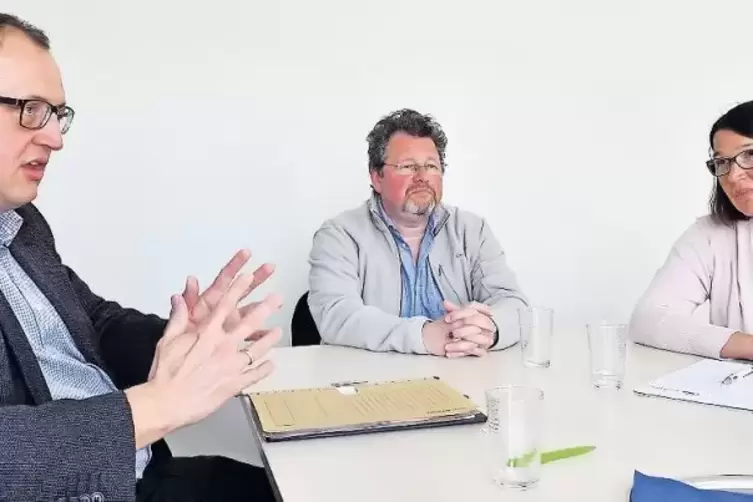 Im RHEINPFALZ-Gespräch: Klaus Seiferlein (links), Geschäftsführer der Kreishandwerkerschaft, Kreishandwerksmeister Dirk Fischer 