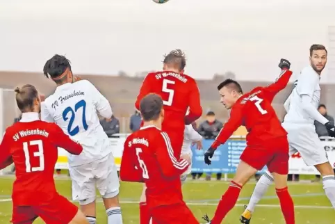 Mit der Abwehr von Freistößen und Eckbällen hat die Weisenheimer Defensive in dieser Saison so ihre Mühe. Das zeigte sich auch b