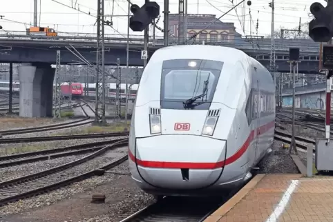 Der neue ICE 4 fährt nun auch auf der Linie von Hamburg über Mannheim (Foto) nach Stuttgart. Die zwölfteilige Version des ICE 4 