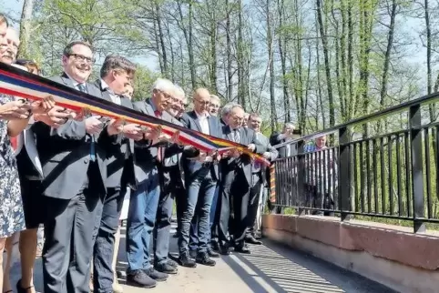 Symbol der Kooperation: Das deutsch-französische Band wird durchschnitten.