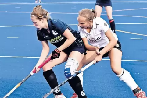 Elisa Haselmaier (rechts), hier mit der Münchnerin Lena Schmidt im vergangenen September im Spiel gegen Aufsteiger Wacker, hat s