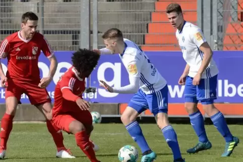 FKP-Verteidiger Manuel Grünnagel (am Ball) erzielte sein bereits zwölftes Saisontor. Rechts Christopher Ludy, dessen Ecken das 1